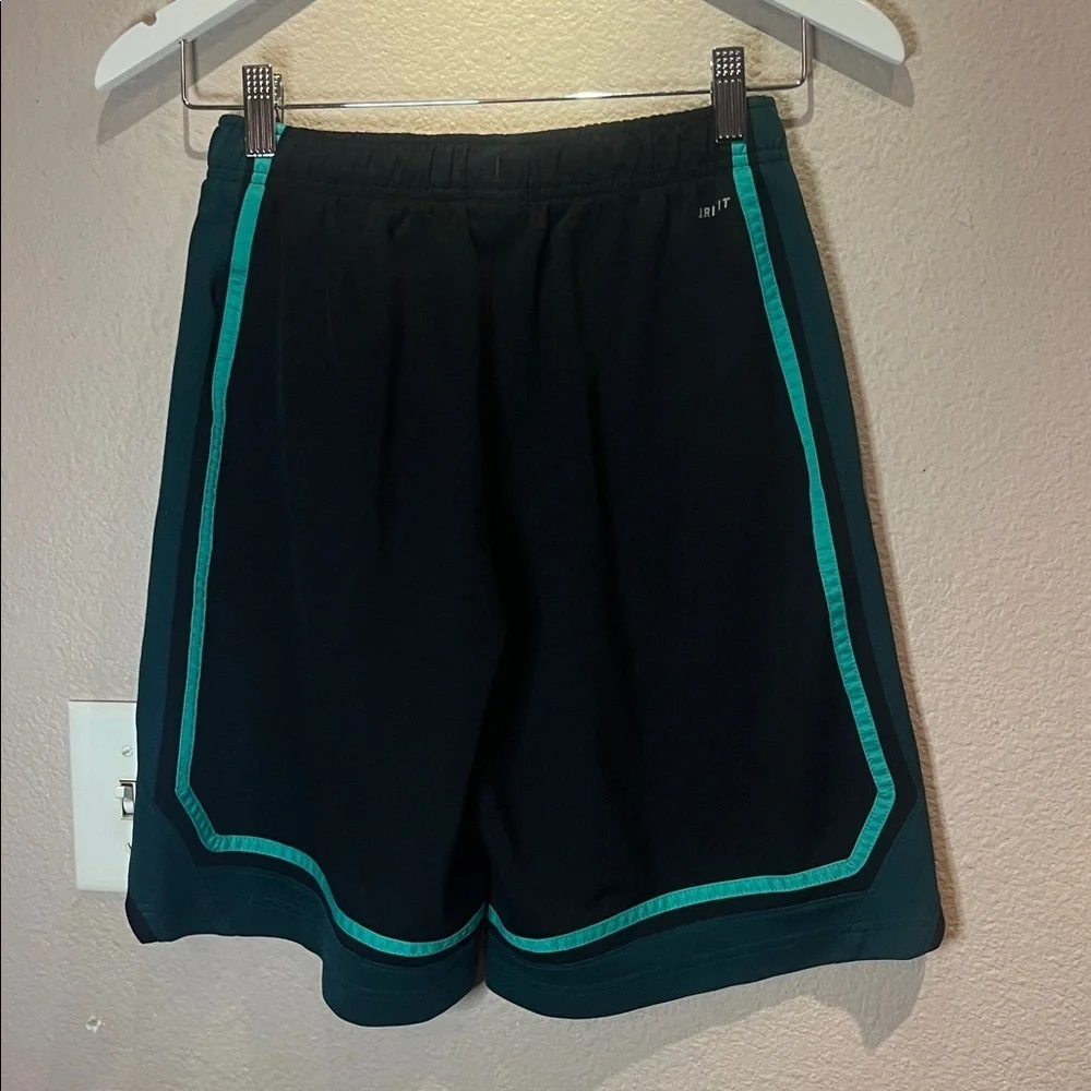 Nike Boy’s 9” Basketball Shorts Dri Fit Jade Green Black Size Large